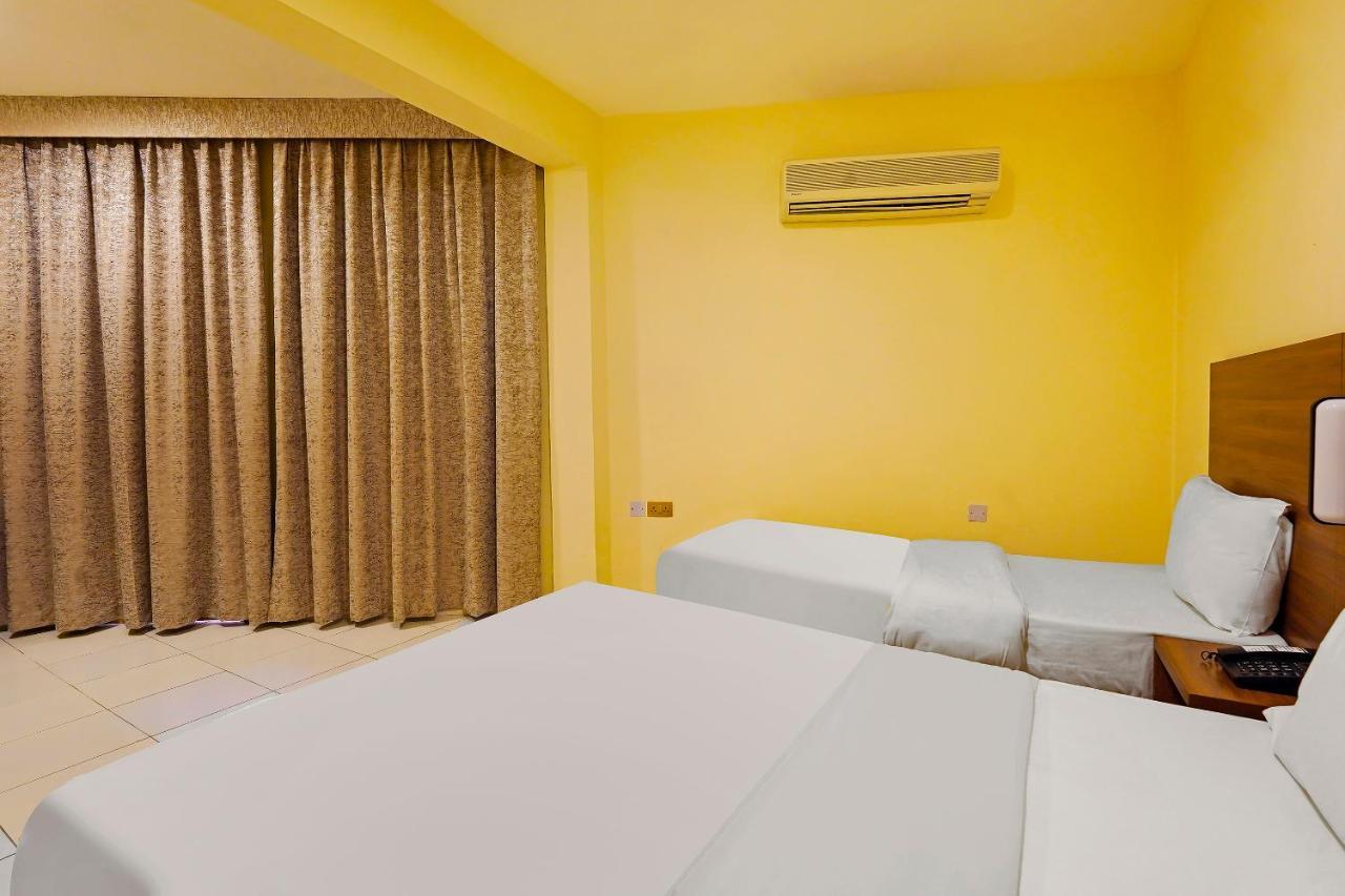 Oyo 925 Emirates Hotel Dubai Exterior photo