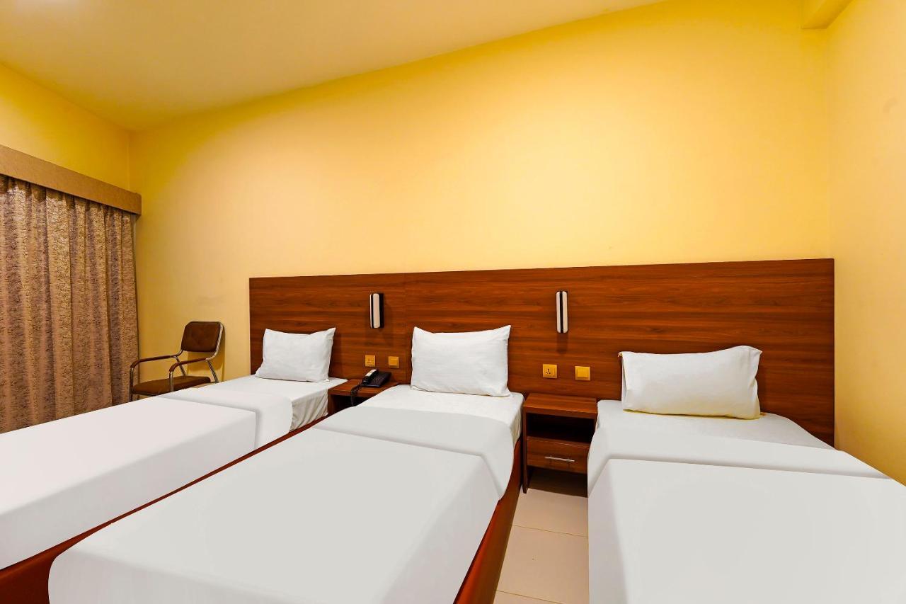 Oyo 925 Emirates Hotel Dubai Exterior photo